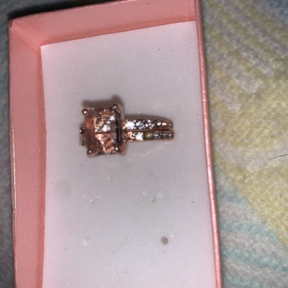 Size 9 ring! - Picture 4 of 8